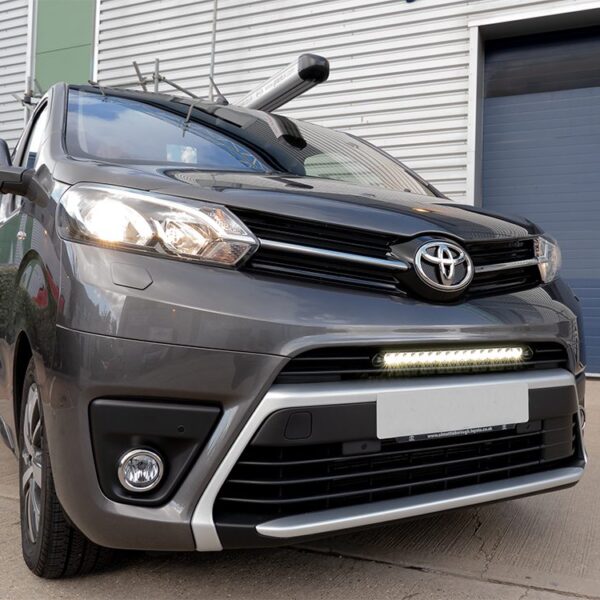 Σέτ τοποθέτησης προφυλακτήρα για Toyota Proace (2016-2023) με Linear-18 Std 6750 Lumens Lazerlamps