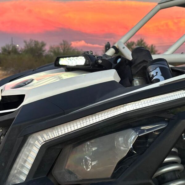 Έτοιμη λύση Shock Tower για Can-Am Maverick X3 (2017-2024) με Linear-6 Std 2250 Lumens Lazerlamps