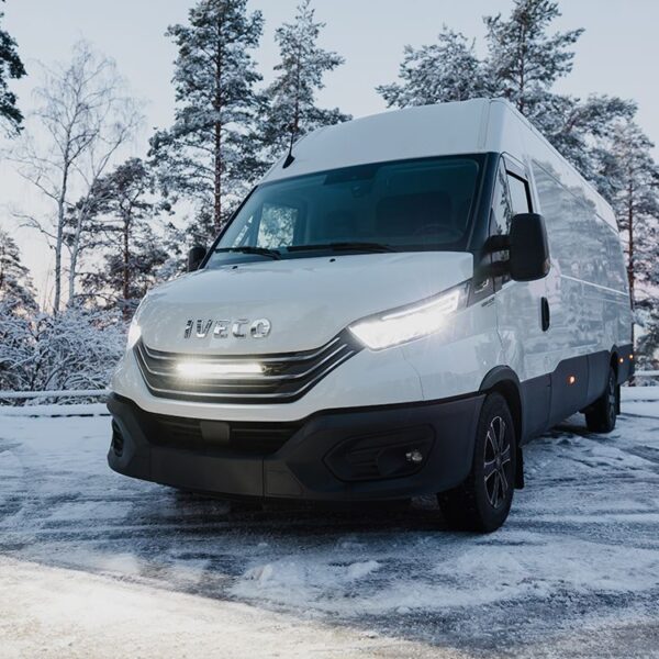 Σέτ γρίλιας για Iveco Daily (2024+) με Linear 18 Std 6750 Lumens Lazerlamps