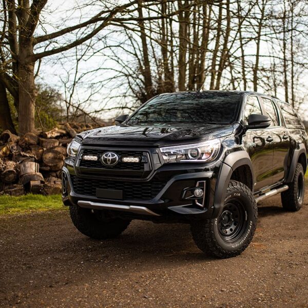 Σετ τοποθέτησης γρίλιας για Toyota Hilux Invincible X (2017-2020) με St4 8272 Lumens Lazerlamps