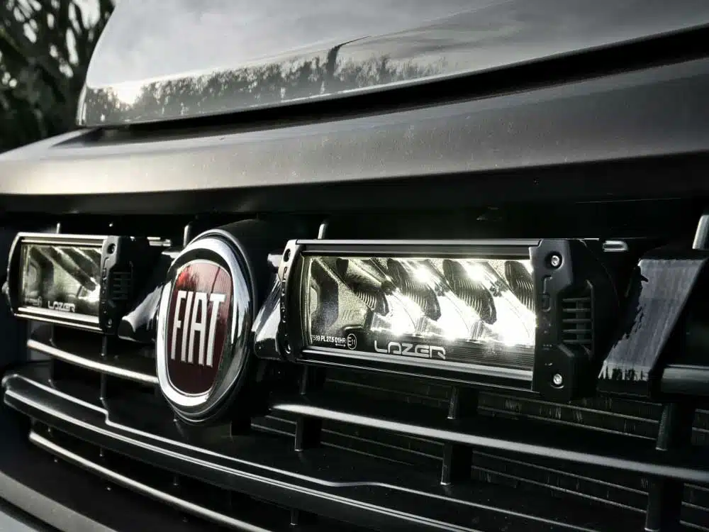 Σετ τοποθέτησης γρίλιας Fiat Ducato (2014-2021) με Triple-R 750 Std Με φώτα θέσης 9240 Lumens Lazerlamps - Image 2