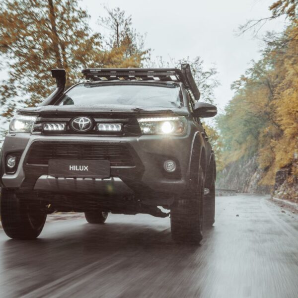 Σετ τοποθέτησης γρίλιας για Toyota Hilux (2017 - 2020) με Triple-R 750 Lazerlamps
