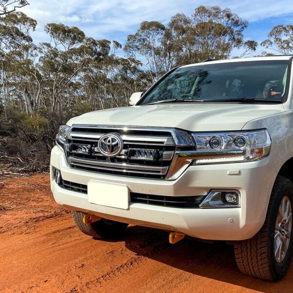 Σετ τοποθέτησης γρίλιας για Toyota Landcruiser 200 (2015-2021) με Triple-R 750 Lazerlamps
